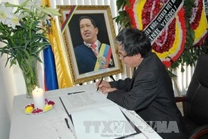 Photos of late Venezuelan President Chavez go on display